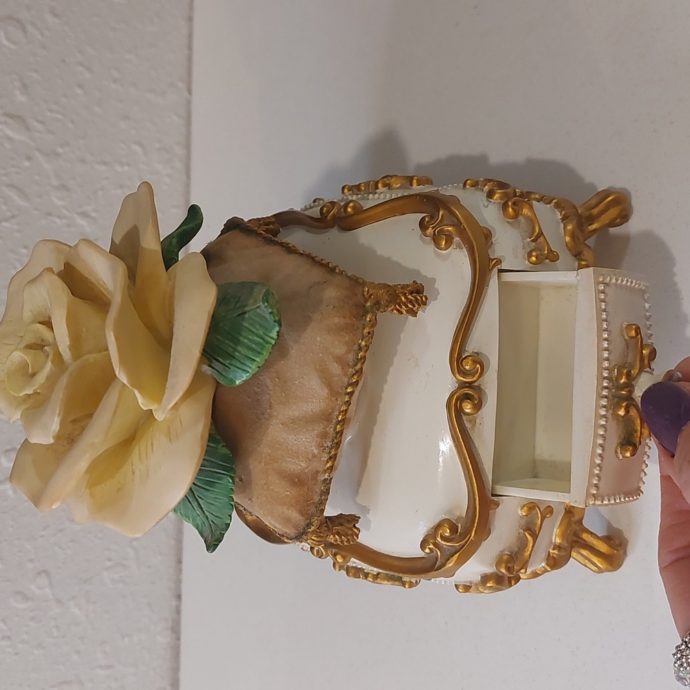 AVON Eternal Rose Music Box with Floral Accent - Picture 3 of 5